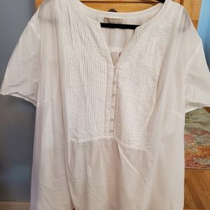 Woman within 4x white shirt